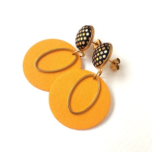 Arany csillogós és okkersárga kisméretű textilfülbevaló ovális nemesacél dísszel, Ékszer, Fülbevaló, Lógó fülbevaló, Ékszerkészítés, MESKA
