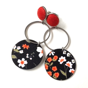  Fekete alapon narancssárga virágos textilfülbevaló nemesacél alkatrészekkel, Ékszer, Fülbevaló, Lógó fülbevaló, Ékszerkészítés, MESKA