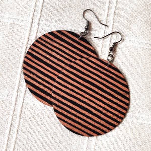 Bronzos, barna és fekete csíkos textilfülbevaló, Ékszer, Fülbevaló, Lógó fülbevaló, Ékszerkészítés, MESKA