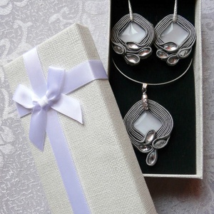 Exkluzív ezüstszürke sujtás ékszergarnitúra. - ékszer - fülbevaló - lógó fülbevaló - Meska.hu