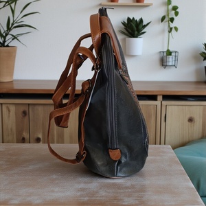 Műbőr hátitáska, kézzel festett, egyedi mintával - táska & tok - hátizsák - hátizsák - Meska.hu