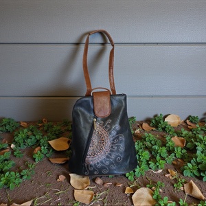 Műbőr hátitáska, kézzel festett, egyedi mintával, Táska & Tok, Hátizsák, Hátizsák, Festett tárgyak, MESKA