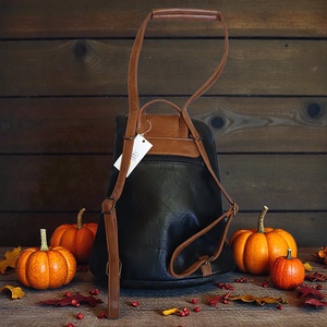 Műbőr hátitáska, kézzel festett, egyedi mintával - táska & tok - hátizsák - hátizsák - Meska.hu