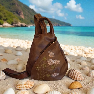 Műbőr hátitáska, kézzel festett, egyedi mintával! - Meska.hu