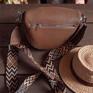 Műbőr válltáska, egyedi, kézzel festett, egyedi mintával. - táska & tok - kézitáska & válltáska - vállon átvethető táska - Meska.hu