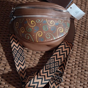 Műbőr válltáska, egyedi, kézzel festett, egyedi mintával. - táska & tok - kézitáska & válltáska - vállon átvethető táska - Meska.hu