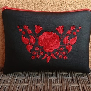 Hímzet neszi - Meska.hu