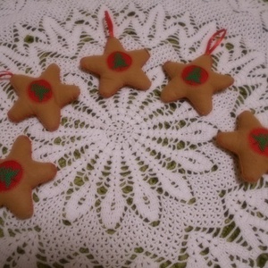 Filc csillag karácsonyfadísz, keresztszemes betéttel - karácsony - karácsonyi lakásdekoráció - karácsonyfadíszek - Meska.hu