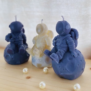 Űrhajós formagyertya � különleges dekor gyertya választható színekben, ajándék gyerekeknek és design kedvelőknek, Otthon & Életmód, Gyertya, illat, aroma, Gyertya, , MESKA