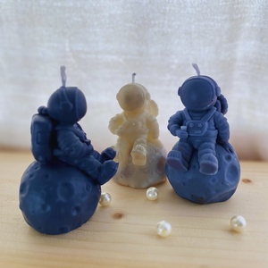 Űrhajós formagyertya � különleges dekor gyertya választható színekben, ajándék gyerekeknek és design kedvelőknek - otthon & életmód - gyertya, illat, aroma - gyertya - Meska.hu