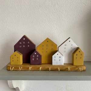 Fali kulcstartó okker, fehér, bordó házikókkal - otthon & életmód - dekoráció - fali és függő dekoráció - fali kulcstartó - Meska.hu