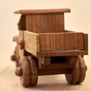 Fa autó - 'Paprika' - otthon & életmód - dekoráció - dísztárgy - Meska.hu