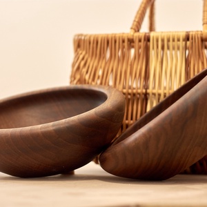 Esztergált dió fa tál - otthon & életmód - dekoráció - asztal és polc dekoráció - dekorációs tál, tartó - Meska.hu