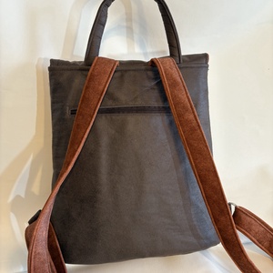 Barna hátitáska egyedi mintával - táska & tok - hátizsák - hátizsák - Meska.hu