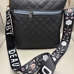 Fekete oldaltáska virágos pánttal, Táska & Tok, Kézitáska & válltáska, Kézitáska, Varrás, MESKA