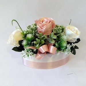 Virágdoboz 3 ekrü púder szaténrózsával, Esküvő, Dekoráció, Asztaldísz, Virágkötés, MESKA