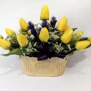 Sárga tulipánok lila díszítéssel, Otthon & Életmód, Dekoráció, Asztal és polc dekoráció, Dekorációs tál, tartó, Virágkötés, MESKA