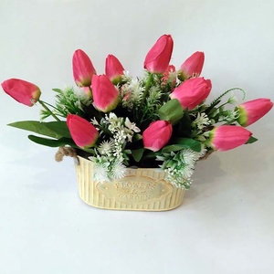 Piros tulipánok fehér díszítéssel, Otthon & Életmód, Dekoráció, Asztal és polc dekoráció, Dekorációs tál, tartó, Virágkötés, MESKA