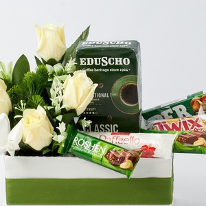 Ajándék csomag rózsa díszítéssel - élelmiszer - édesség - Meska.hu