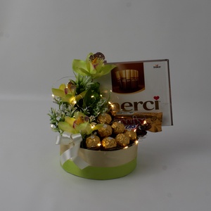 Ajándék csomag orchidea  díszítéssel - élelmiszer - édesség - Meska.hu