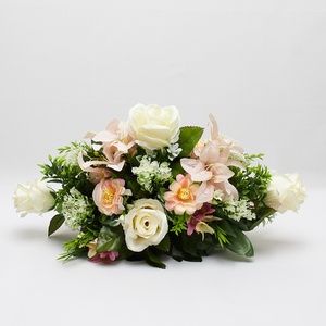 Pasztell Elegancia – Finom Virágkompozíció Otthonod Díszére, Otthon & Életmód, Dekoráció, Asztal és polc dekoráció, Asztaldísz, Virágkötés, 
A lágy pasztell árnyalatok és az elegáns virágformák tökéletes harmóniája teszi ezt a kompozíciót ..., MESKA