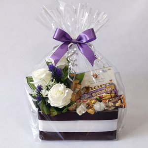 Ajándék csomag rózsa díszítéssel - élelmiszer - édesség - kézműves csokoládé - Meska.hu