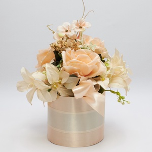 Elegáns barack rózsás virágbox krém liliomokkal � romantikus virágdoboz ajándék  - esküvő - dekoráció - asztaldísz - Meska.hu