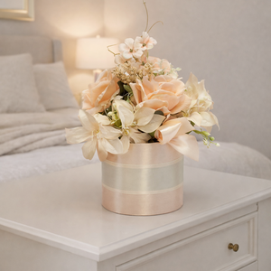 Elegáns barack rózsás virágbox krém liliomokkal � romantikus virágdoboz ajándék  - esküvő - dekoráció - asztaldísz - Meska.hu