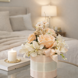 Elegáns barack rózsás virágbox krém liliomokkal � romantikus virágdoboz ajándék  - esküvő - dekoráció - asztaldísz - Meska.hu