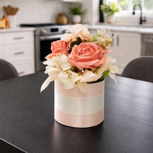 Barack színű rózsás virágbox krém liliommal � elegáns dekoráció / ajándék - otthon & életmód - dekoráció - asztal és polc dekoráció - asztaldísz - Meska.hu