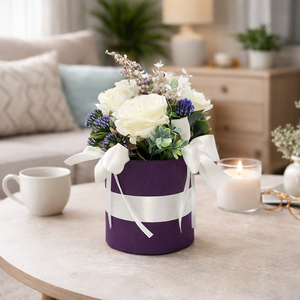 Lila virágbox fehér rózsával � elegáns virágdoboz ajándék és lakásdekor - otthon & életmód - dekoráció - asztal és polc dekoráció - asztaldísz - Meska.hu