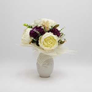 Elegáns rózsás virágdísz vázában � romantikus lakásdekoráció - otthon & életmód - dekoráció - asztal és polc dekoráció - asztaldísz - Meska.hu