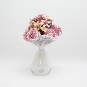 Romantikus, púder rózsaszín virágkompozíció elegáns üveg vázában. - otthon & életmód - dekoráció - asztal és polc dekoráció - asztaldísz - Meska.hu