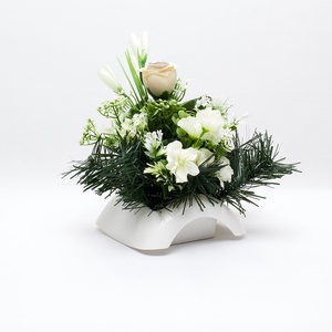 Elegáns fehér temetői dísz rózsával és örökzölddel - otthon & életmód - vallás - temetkezési tárgy - sírdísz, kegyeleti dísz - Meska.hu