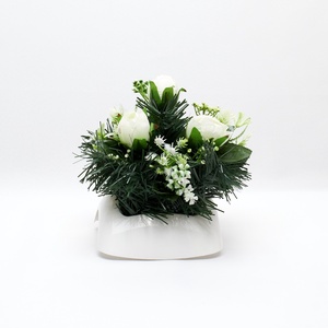 Fehér rózsás temetői dísz örökzöld alapon - otthon & életmód - vallás - temetkezési tárgy - sírdísz, kegyeleti dísz - Meska.hu