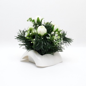 Fehér rózsás temetői dísz örökzöld alapon - otthon & életmód - vallás - temetkezési tárgy - sírdísz, kegyeleti dísz - Meska.hu