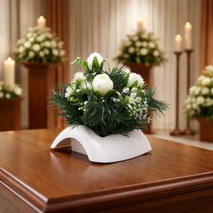 Fehér rózsás temetői dísz örökzöld alapon - otthon & életmód - vallás - temetkezési tárgy - sírdísz, kegyeleti dísz - Meska.hu