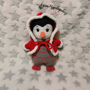 Horgolt pingvin � Ricsi, egyedi amigurumi figura levehető köpenyben - Meska.hu