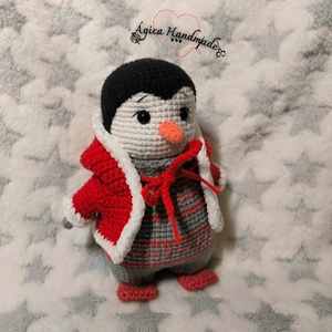 Horgolt pingvin � Ricsi, egyedi amigurumi figura levehető köpenyben - játék & sport - plüssállat & játékfigura - pingvin - Meska.hu
