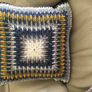 Horgolt díszpárna - otthon & életmód - lakástextil - párna & párnahuzat - díszpárna (belsővel együtt) - Meska.hu