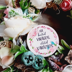 VIRÁGOS OTTHON tavaszi -tarka-vidám-virágos KOPOGTATÓ, AJTÓDSZ,.FALIDÍSZ - otthon & életmód - dekoráció - ajtó- és ablak dekoráció - ajtódísz & kopogtató - Meska.hu