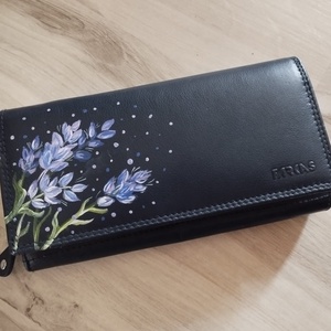 Kézzel festett bőr pénztárca-levendula - táska & tok - pénztárca & más tok - pénztárca - női pénztárca - Meska.hu