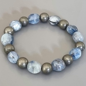 Kianit és pirit karkötő, ásvány, ajándék, nőknek, karácsony, Meska, Ékszer, Karkötő, Gyöngyös karkötő, Ékszerkészítés, Gyöngyfűzés, gyöngyhímzés, MESKA