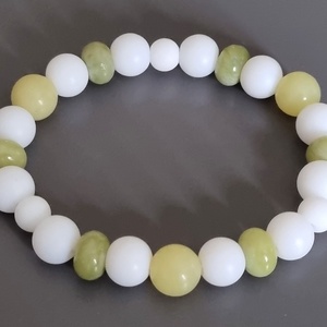Kikelet karkötő, gumis, gyöngy, ásvány, nőnek, ajándék, lánynak, karácsony, Ékszer, Karkötő, Karkötő medállal, Ékszerkészítés, MESKA