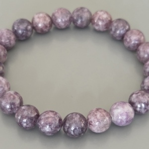 Lepidolit karkötő, ajándék, nőnek, lánynak, Ékszer, Karkötő, Gyöngyös karkötő, Ékszerkészítés, MESKA