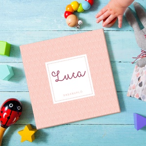 Megszemélyesített babanapló, bébi album, emlékkönyv, terhesnapló rózsaszín mintás, lány -  - Meska.hu
