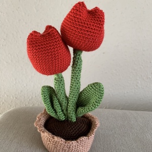 Horgolt cserepes tulipán - otthon & életmód - dekoráció - asztal és polc dekoráció - asztaldísz - Meska.hu