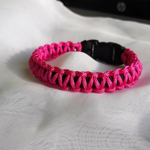 Fekete-fukszia paracord karkötő - ékszer - karkötő - fonott karkötő - Meska.hu