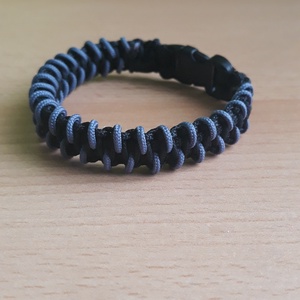 Lépcsőmintás paracord karkötő - Meska.hu