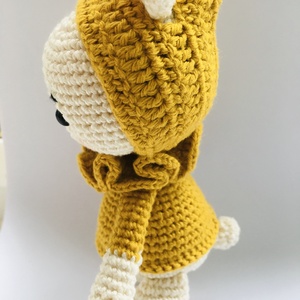 Horgolt kisnyuszi sapkában őszi színben - Amigurumi nyuszi figura gallérral - játék & sport - plüssállat & játékfigura - nyuszi - Meska.hu